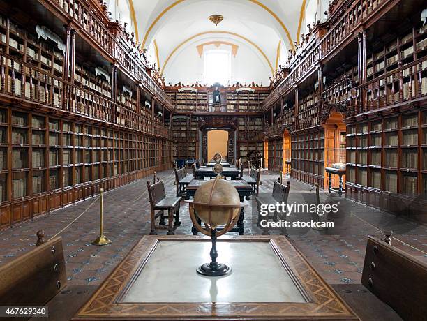 palafoxiana library in puebla, mexico - puebla mexico stockfoto's en -beelden