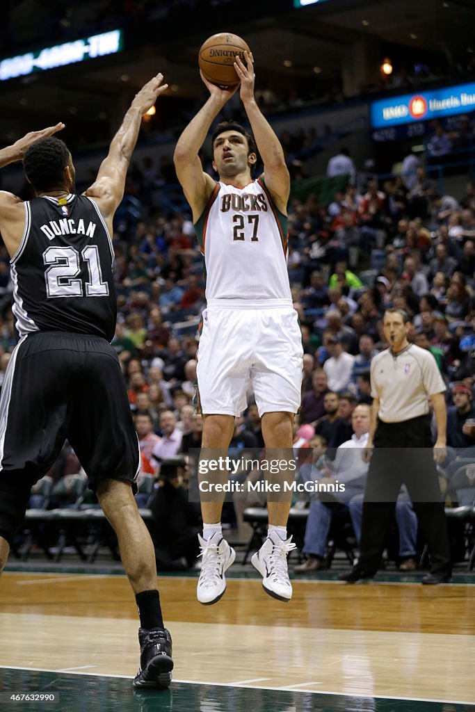 San Antonio Spurs v Milwaukee Bucks