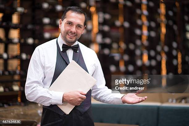 waiter welcoming people to a restaurant - party host 個照片及圖片檔