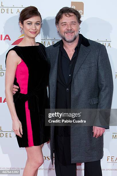 Actress Olga Kurylenko and actor Russell Crowe attend the 'El Maestro del Agua' premiere at the Callao cinema on March 26, 2015 in Madrid, Spain.