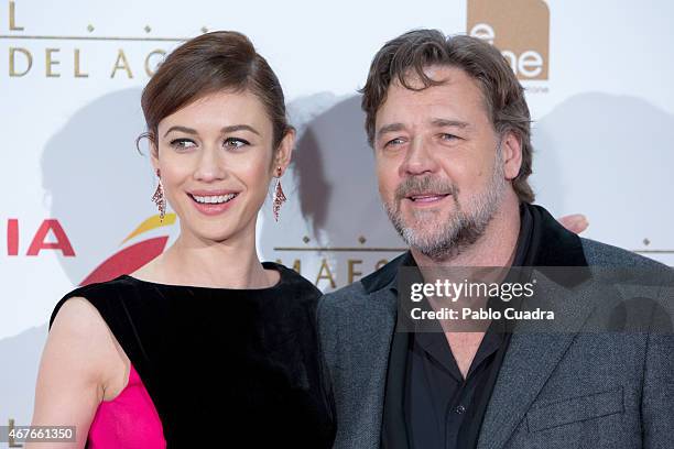 Actress Olga Kurylenko and actor Russell Crowe attend the 'El Maestro del Agua' premiere at the Callao cinema on March 26, 2015 in Madrid, Spain.