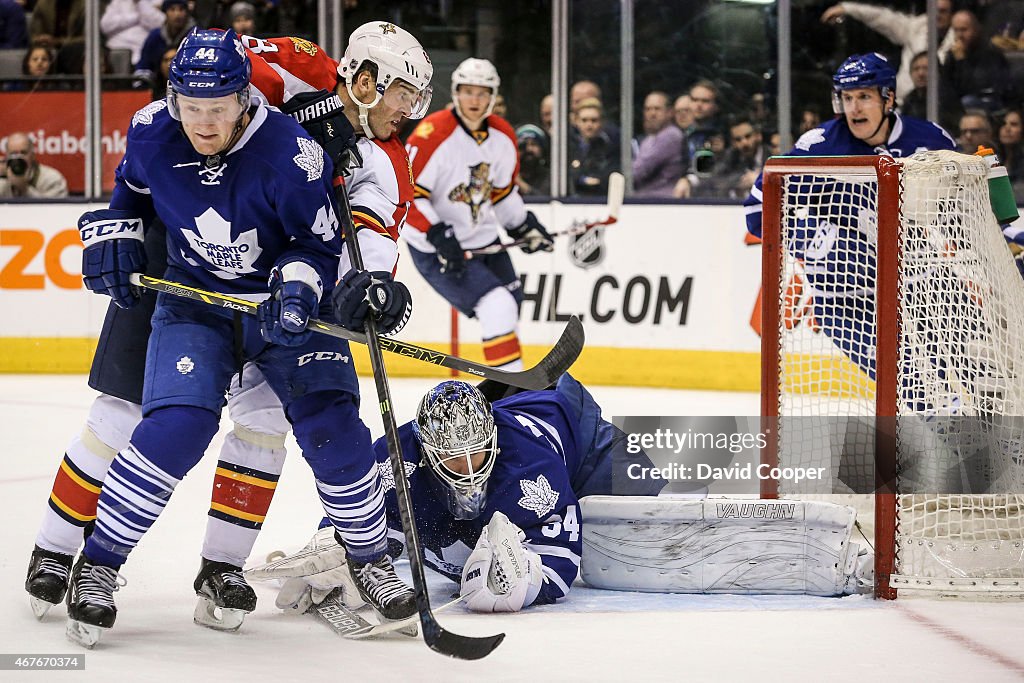 Jaromir Jagr (68) of the Florida Panthers battles for the puck with Morgan Rielly (44) of the Toronto Maple Leafs as James Reimer (34) fights to cover the loose puck