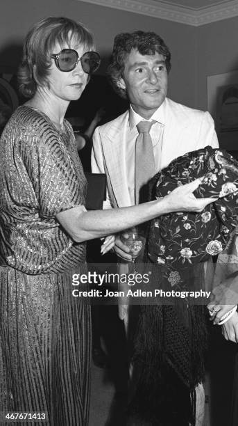 Actress Shirley MacLaine with host Vidal Sassoon at a reception for Dame Margot Fonteyn at the home of Vidal and Beverly Sassoon on June 1, 1978 in...