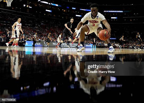 Stanley Johnson of the Arizona Wildcats grans the ball in the corner against the Xavier Musketeers in the second half during the West Regional...