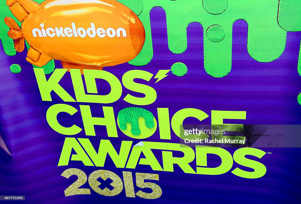 Nickelodeon's 2015 Kids' Choice Awards Pinata Tickets Giveaway