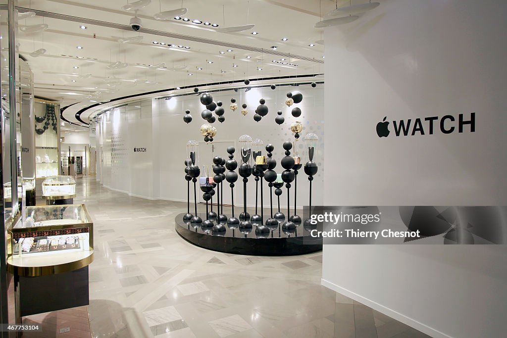 Apple Watch Shop Barricade Reveal At Galeries Lafayette Paris