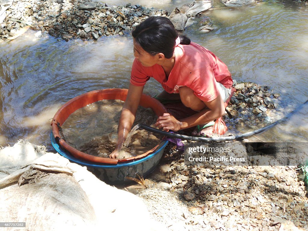 'Banlasan' or washing of the stones with possible gold...