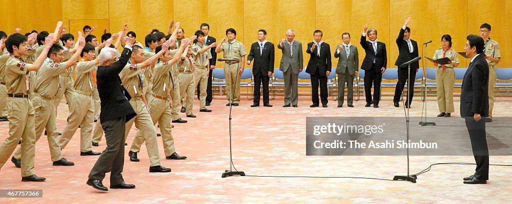 Prime Minister Abe Receives Courtesy Visit By Boy Scouts