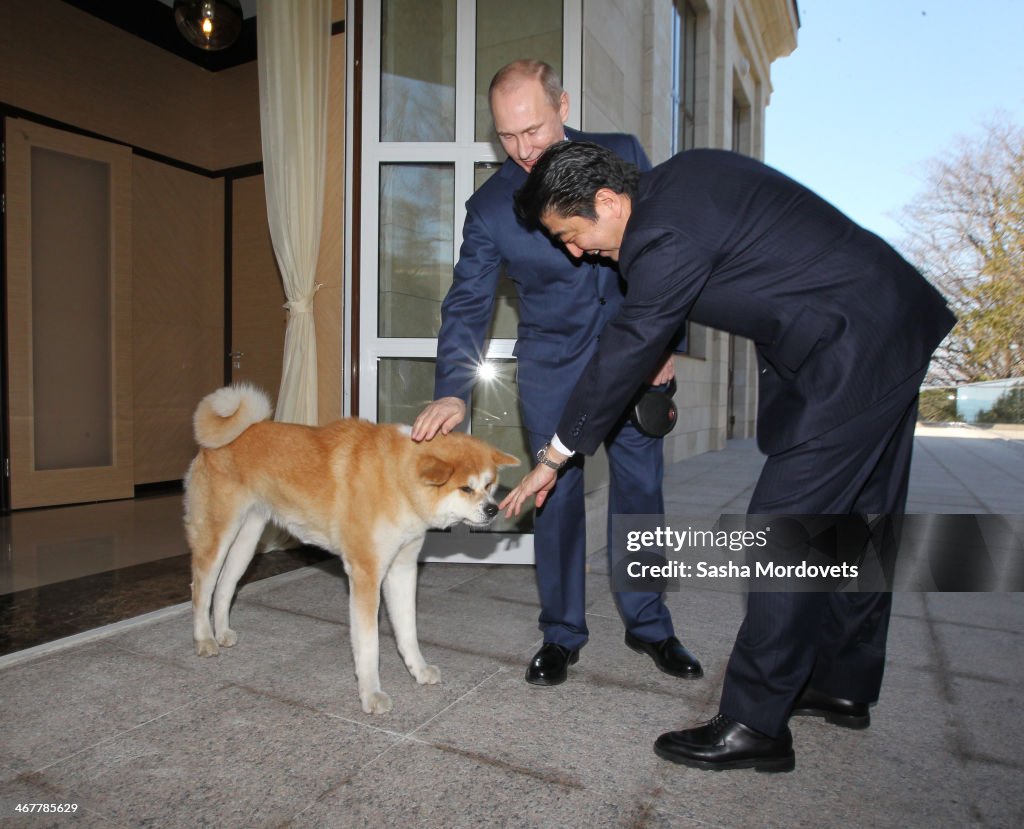 Russian President Vladimir Putin with his dog Yume greets Japanese... News  Photo - Getty Images