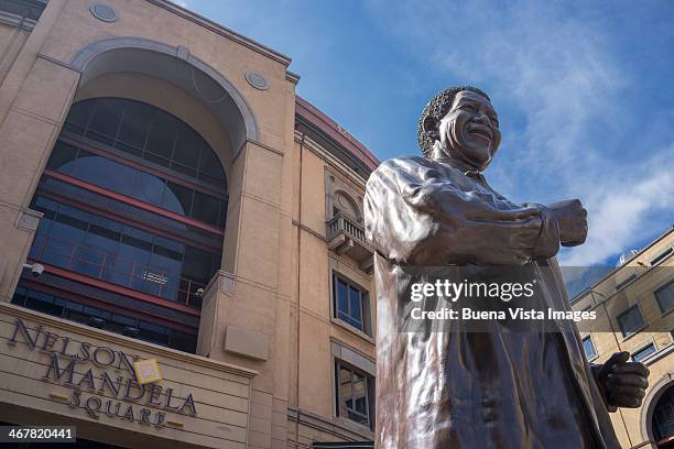 statue of nelson mandela in nelson mandela square - history of nelson mandela stock pictures, royalty-free photos & images