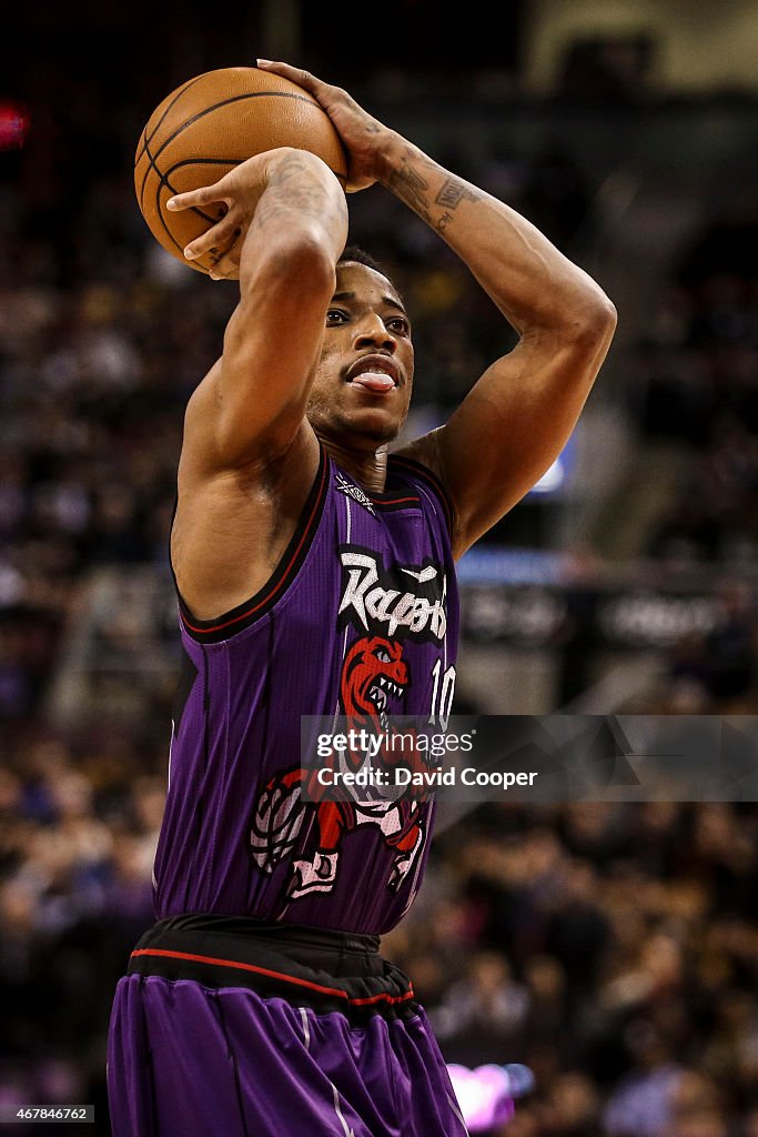 DeMar DeRozan (10) of the Toronto Raptors takes a shot from the line