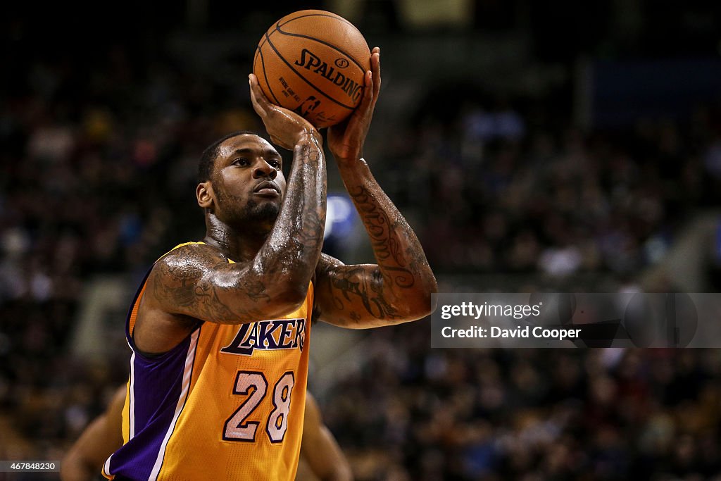 Tarik Black (28) of the Los Angeles Lakers goes to the line