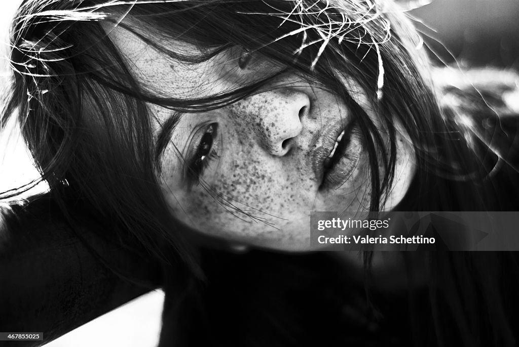 Ritratto ragazza con lentiggini