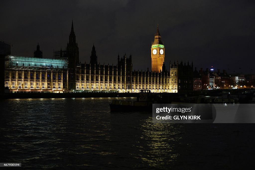 BRITAIN-ENVIRONMENT-ENERGY-EARTH HOUR