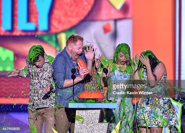 Actors Nolan Gould, Jesse Tyler Ferguson, Rico Rodriguez, Sarah Hyland and Ariel Winter of Modern Family accept award for Favorite Family TV Show...