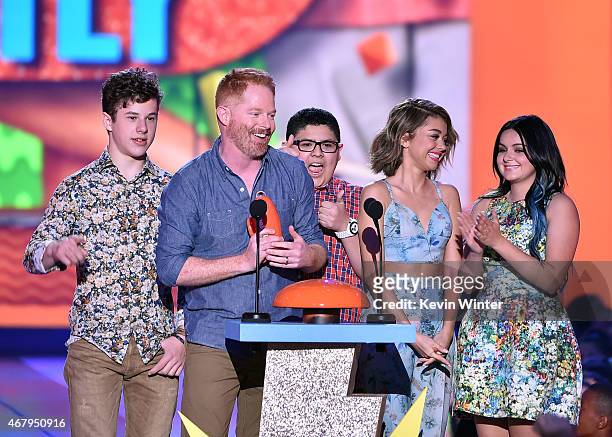 Actors Nolan Gould, Jesse Tyler Ferguson, Rico Rodriguez, Sarah Hyland and Ariel Winter accept the award for Favorite Family TV Show for "Modern...