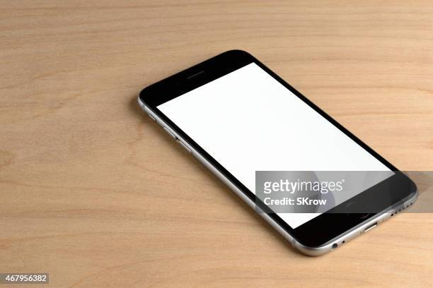 apple iphone 6 auf einem holz hintergrund  - inside an apple inc iphone 6 smartphone stock-fotos und bilder