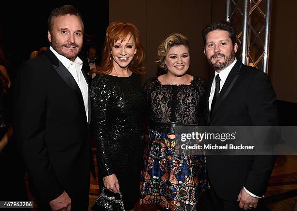 Producer Narvel Blackstock, singers Reba McEntire, Kelly Clarkson and Brandon Blackstock attend Muhammad Ali's Celebrity Fight Night XXI at the JW...
