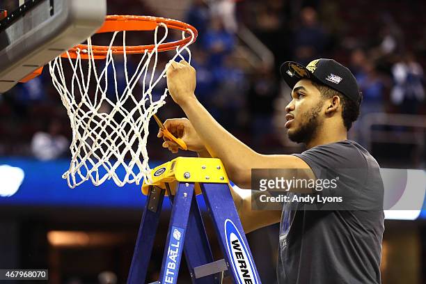 Karl-Anthony Towns of the Kentucky Wildcats cuts down the net after defeating the Notre Dame Fighting Irish during the Midwest Regional Final of the...