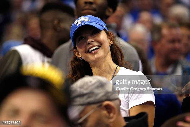 Actress Ashley Judd celebrates after the Kentucky Wildcats defeated the Notre Dame Fighting Irish during the Midwest Regional Final of the 2015 NCAA...