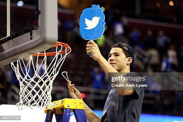 Devin Booker of the Kentucky Wildcats cuts down the net after defeating the Notre Dame Fighting Irish during the Midwest Regional Final of the 2015...