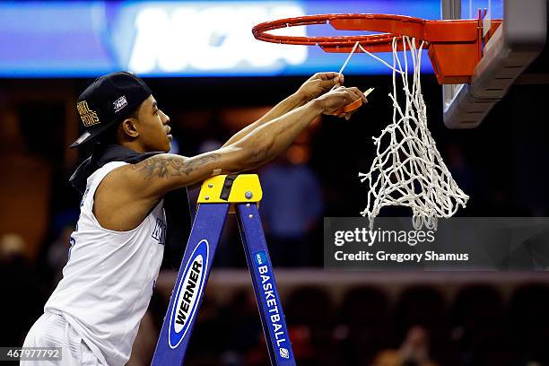 Tyler Ulis of the Kentucky Wildcats cuts down the net after defeating the Notre Dame Fighting Irish during the Midwest Regional Final of the 2015...