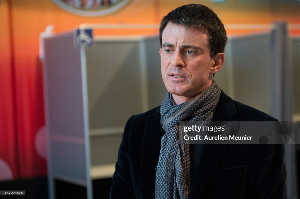 French Prime Minister Manuel Valls Votes During the 2nd Round Of French Departemental Local Elections In Evry - South Of Paris