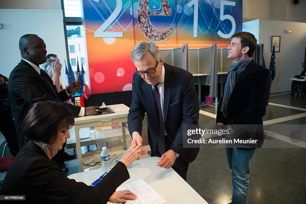 French Prime Minister Manuel Valls Votes During the 2nd Round Of French Departemental Local Elections In Evry - South Of Paris