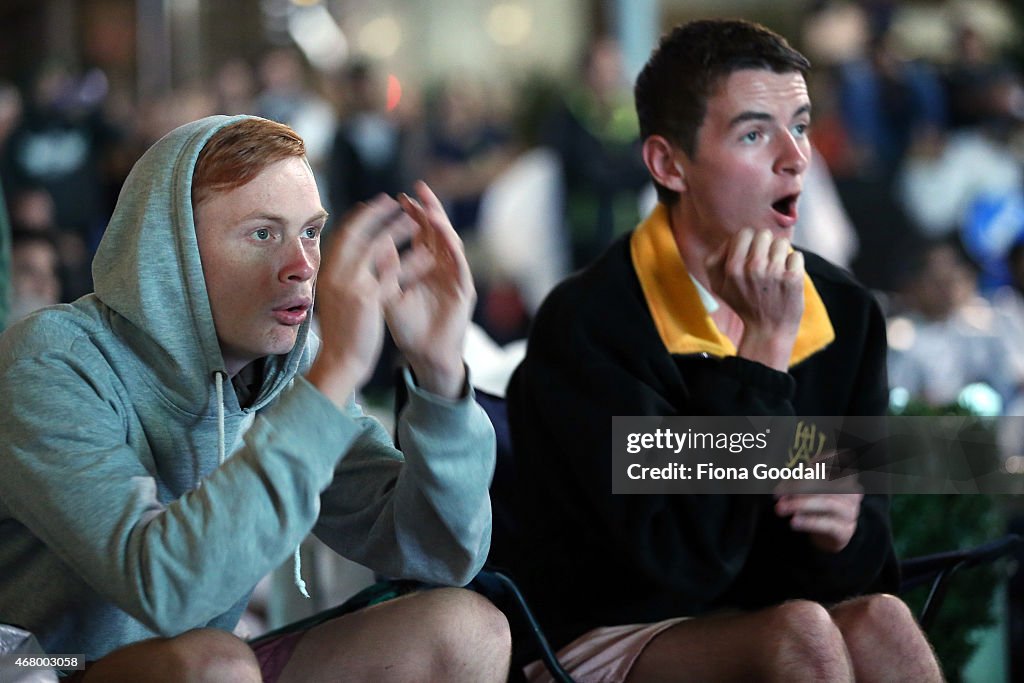 New Zealand Fans Watch The Cricket World Cup Final