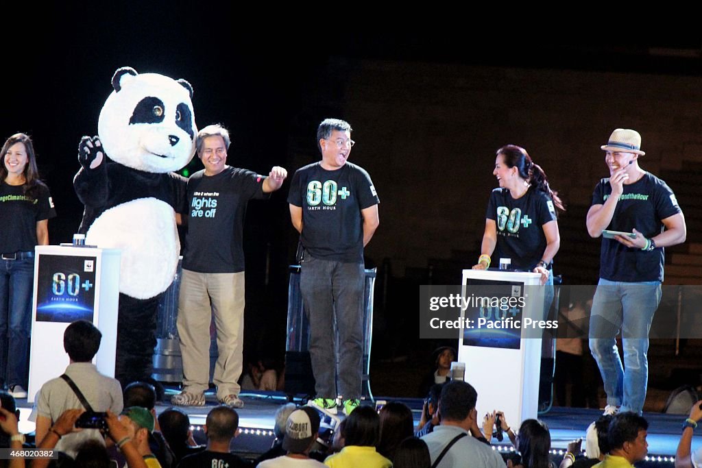 Actress/Athletes Mikey Cojuangco Joworski (4th from left)...