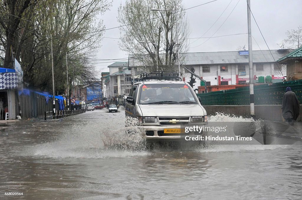 Heavy Rains Lashes Kashmir Valley