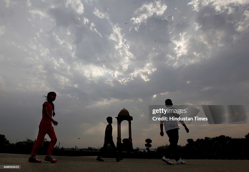 Dust Storm And Light Rainfall In Delhi/NCR