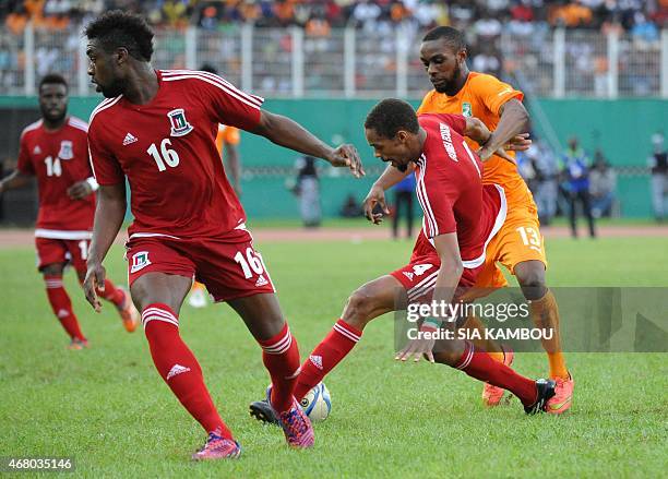 Equatorial Guinea's Fernando Rui Dangracia Armando Sipoto Banale vie with Ivory Coast's Jean-Daniel Akpa Akpro during the friendly football match...