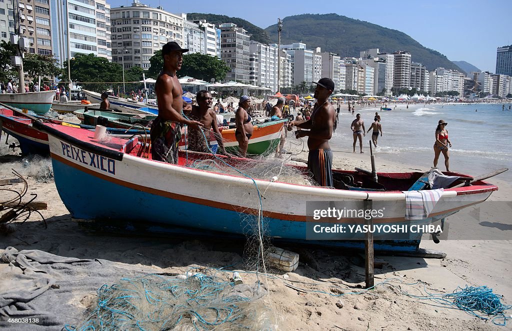 BRAZIL-DAILY LIFE-FISHERMEN-COPACABANA BEACH