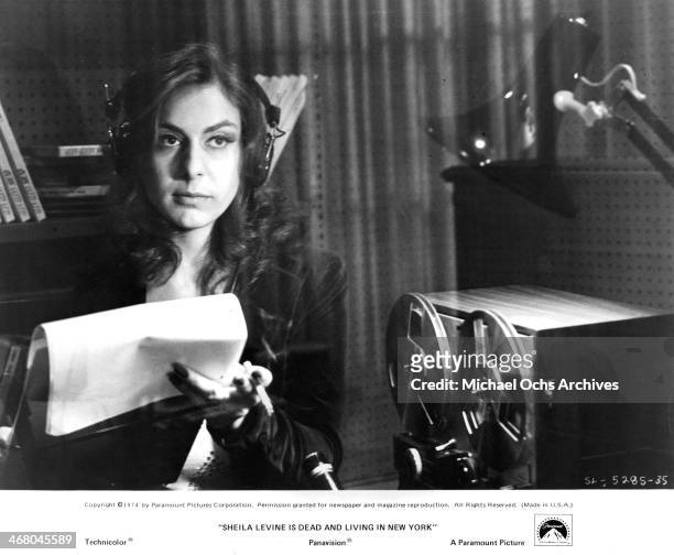 Actress Jeannie Berlin on set of the movie "Sheila Levine Is Dead and Living in New York" , circa 1975.
