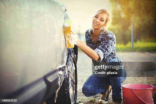 lavado del automóvil. - daily bucket fotografías e imágenes de stock