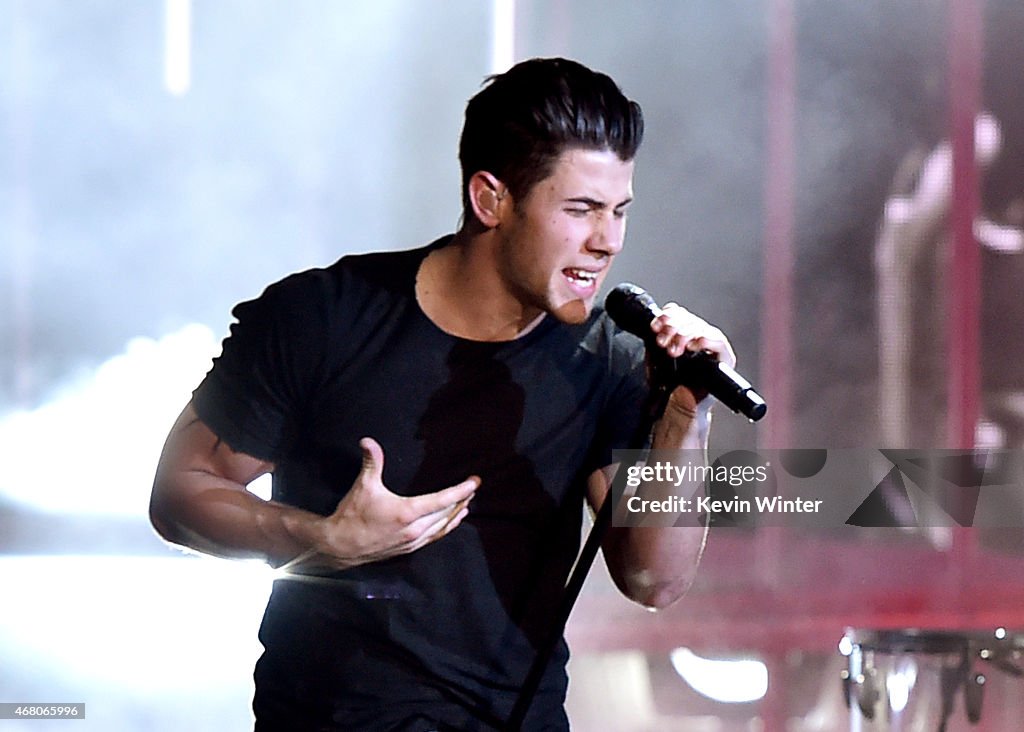 2015 iHeartRadio Music Awards On NBC - Show