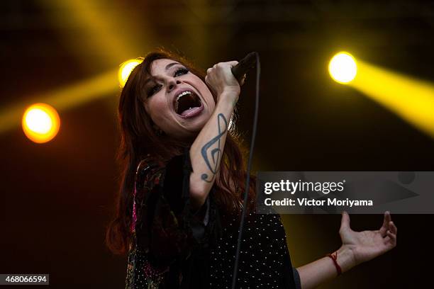 Pitty Teeth 326 Pitty Photos & High Res Pictures - Getty Images