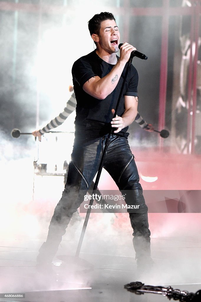 2015 iHeartRadio Music Awards On NBC - Show