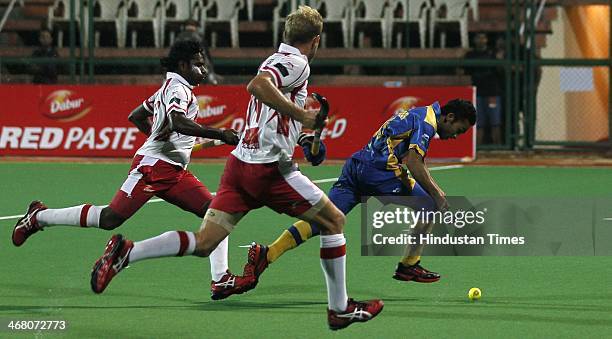 Punjab Warriors Affan Yusuf goes past Mumbai MagiciansÕs Sunil SV during Hockey India League match at Mahindra BHA stadium on February 8, 2014 in...