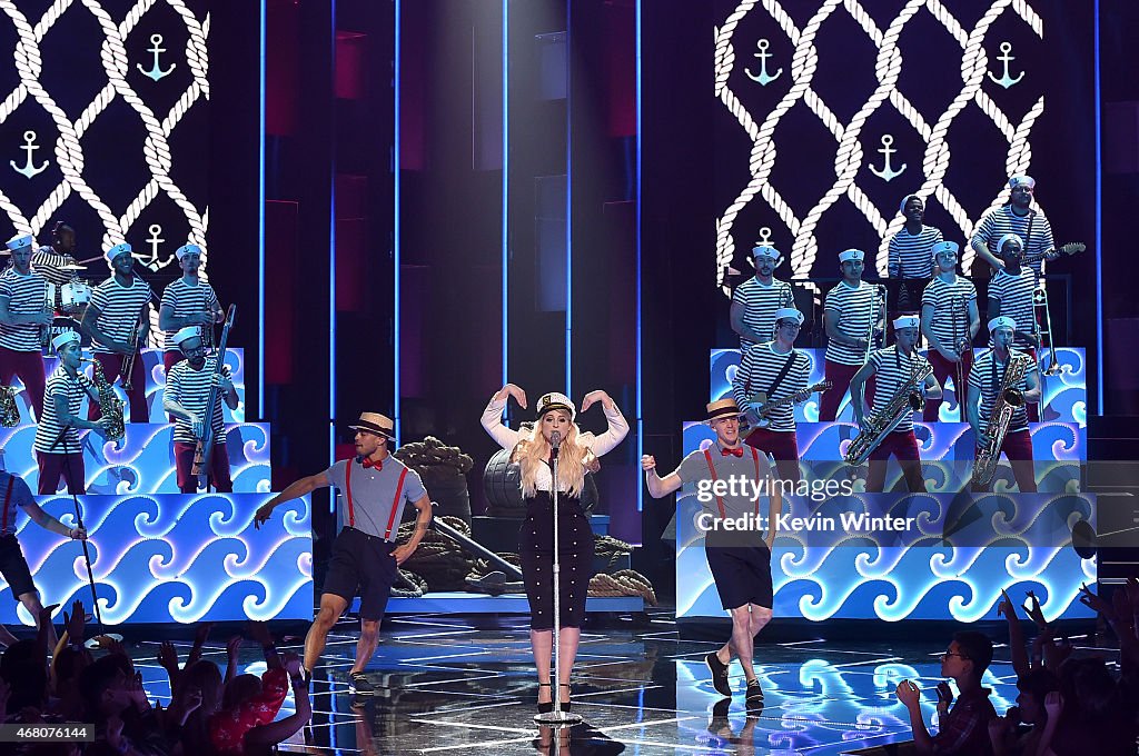 2015 iHeartRadio Music Awards On NBC - Show