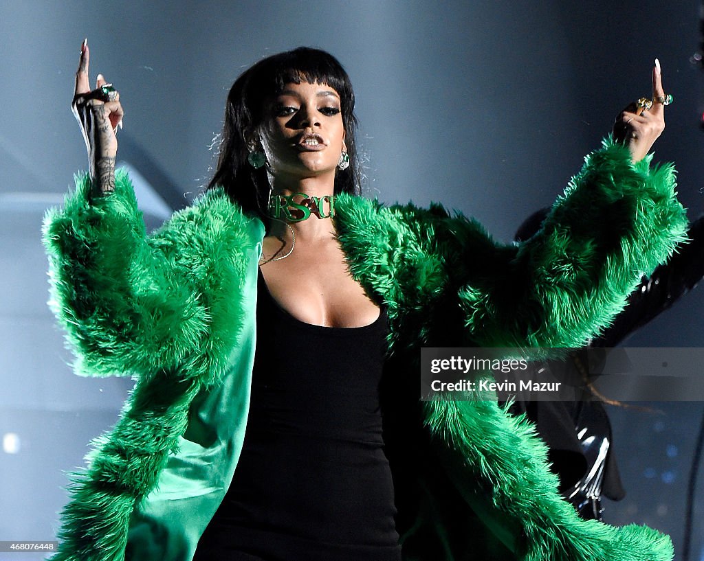 2015 iHeartRadio Music Awards On NBC - Show
