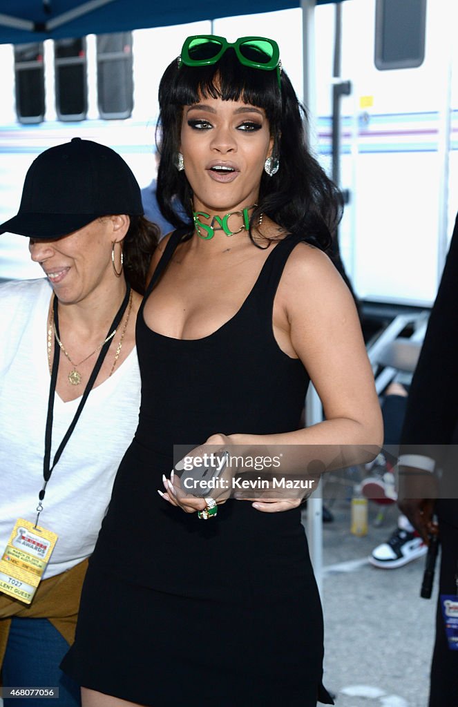 2015 iHeartRadio Music Awards On NBC - Backstage And Audience