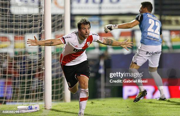 Fernando Cavenaghi of River Plate celebrates after scoring the first goal of his team during a match between Gimnasia y Esgrima La Plata and River...