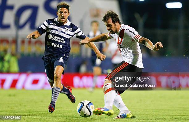 Fernando Cavenaghi of River Plate kicks the ball during a match between Gimnasia y Esgrima La Plata and River Plate as part of Torneo Primera...