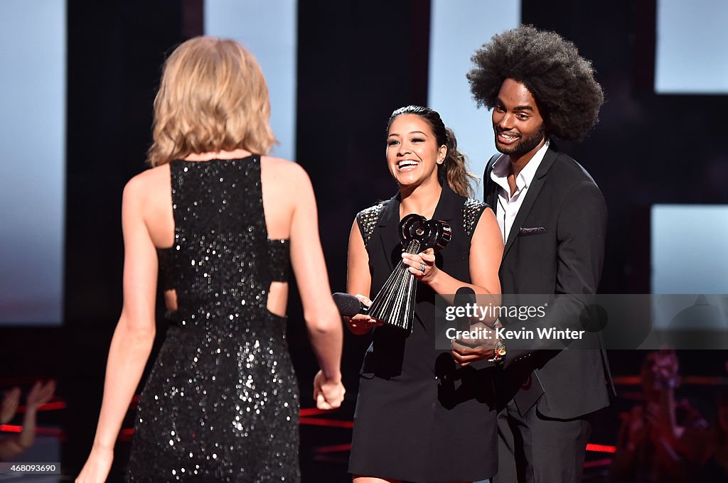 2015 iHeartRadio Music Awards On NBC - Show