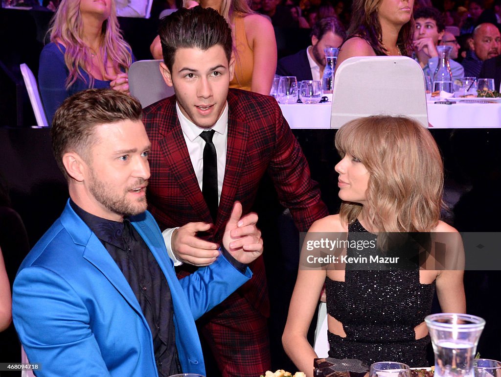 2015 iHeartRadio Music Awards On NBC - Backstage And Audience