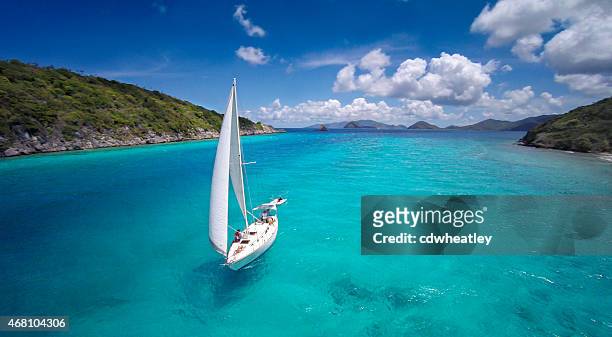 aerial view of a sloop sailing through the caribbean - caraïbische zee stockfoto's en -beelden