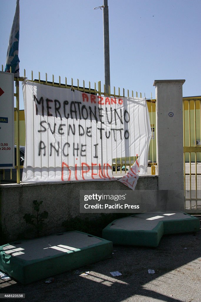 Arzano workers at risk of "Mercatone Uno"
endless crisis,...