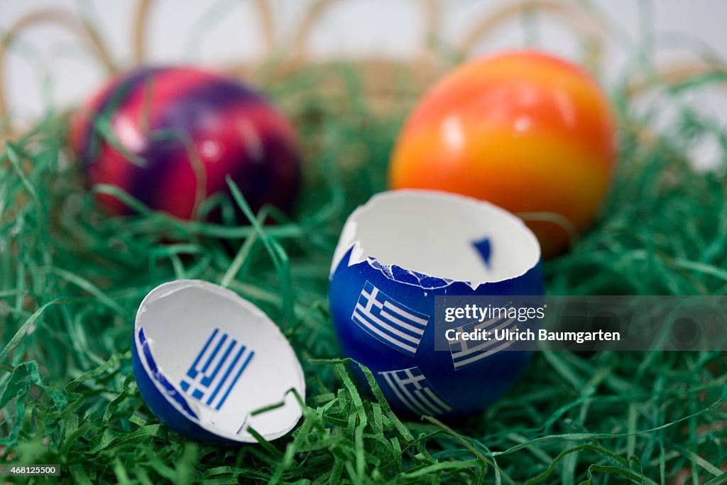 Hollow Easter egg with Greek flags.